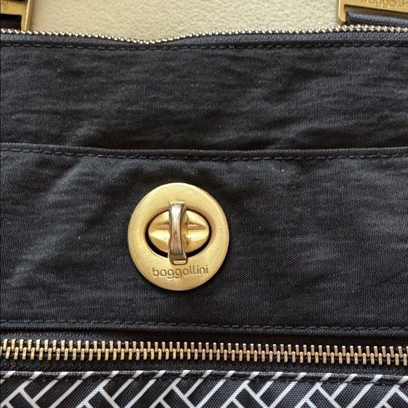 Baggallini crossbody bag - Picture 2 of 12